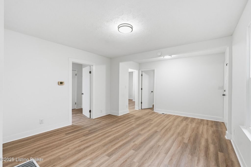 Photo of 10212 Greenfield Park Rd, Louisville, KY 40258 (MLS # 1705937)