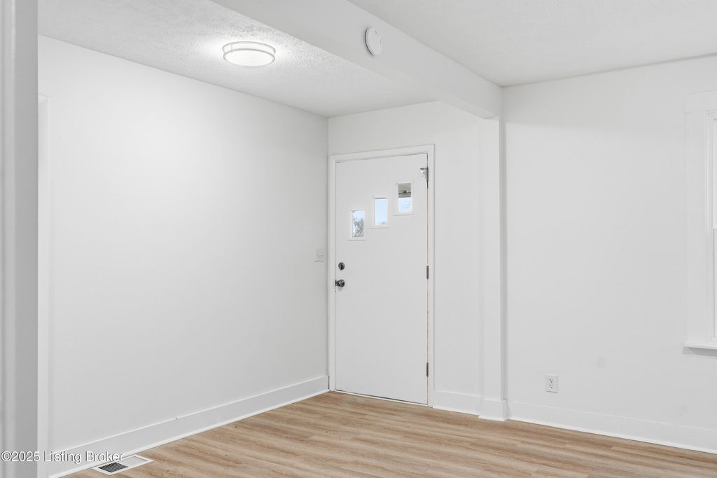 Photo of 10212 Greenfield Park Rd, Louisville, KY 40258 (MLS # 1705937)