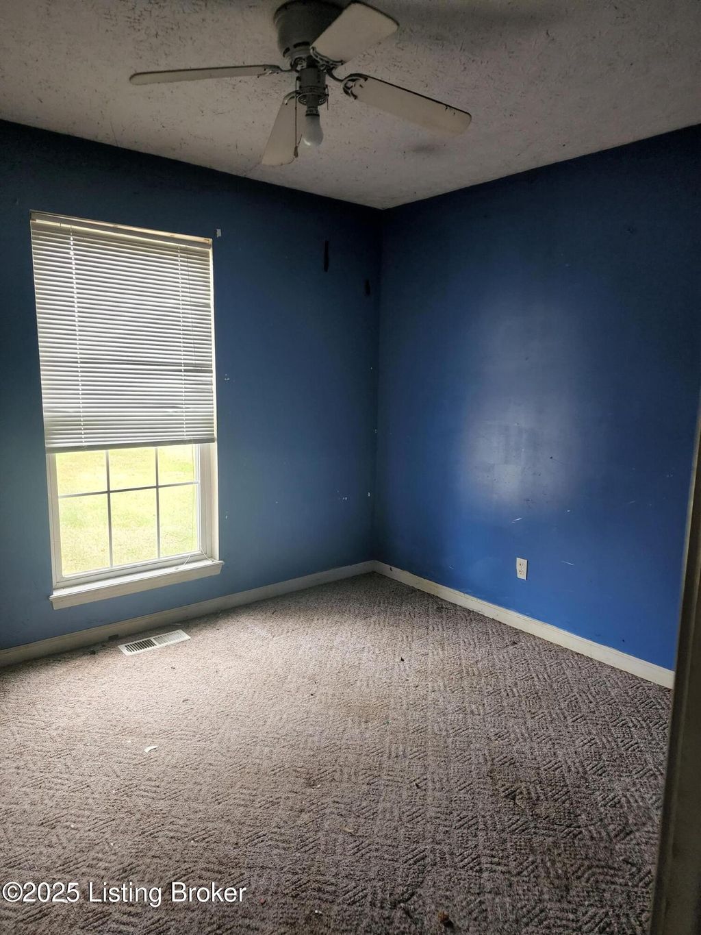 Photo of 1323 Forest Dr, Louisville, KY 40219 (MLS # 1705740)