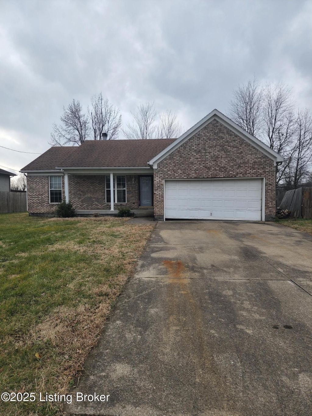 Photo of 1323 Forest Dr, Louisville, KY 40219 (MLS # 1705740)