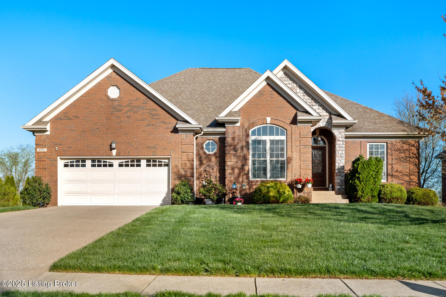 688 Ashbourne Dr, Shelbyville, Kentucky image 2