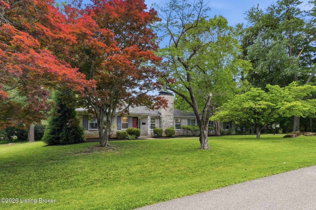 Photo of 7302 Boxwood Rd, Louisville, KY 40222 (MLS # 1717489)