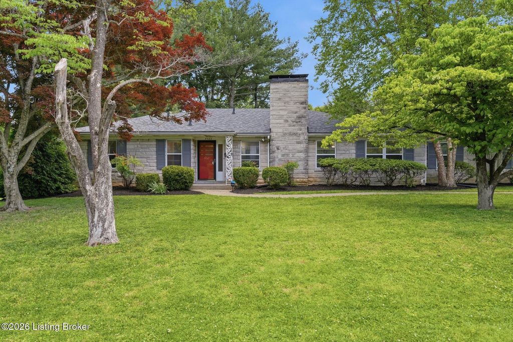 Photo of 7302 Boxwood Rd, Louisville, KY 40222 (MLS # 1717489)