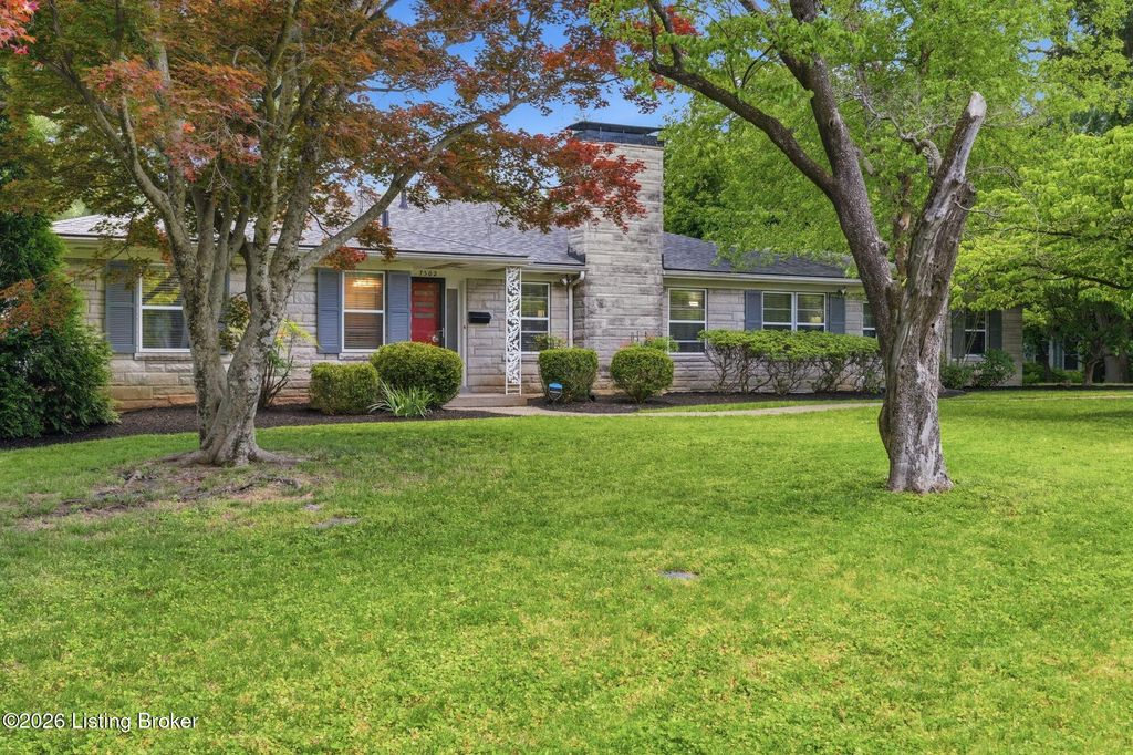Photo of 7302 Boxwood Rd, Louisville, KY 40222 (MLS # 1717489)