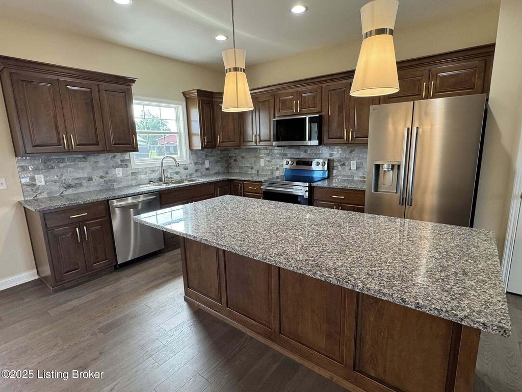 Photo of 124 Cleveland Ct, Shepherdsville, KY 40165 (MLS # 1702683)