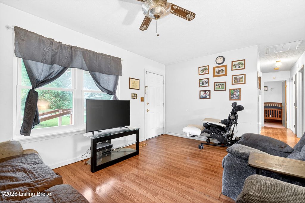 Photo of 515 Greenfield Cir, Mt Washington, KY 40047 (MLS # 1718173)
