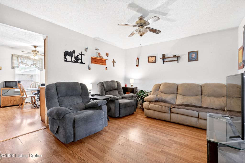 Photo of 515 Greenfield Cir, Mt Washington, KY 40047 (MLS # 1718173)