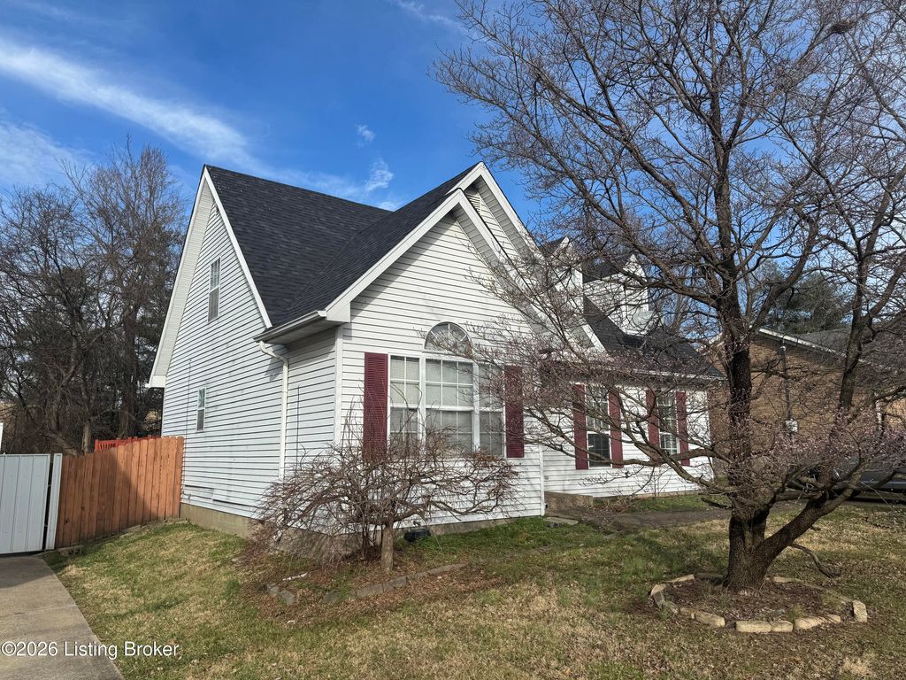 Photo of 5911 Midnight Ln, Louisville, KY 40229 (MLS # 1706983)