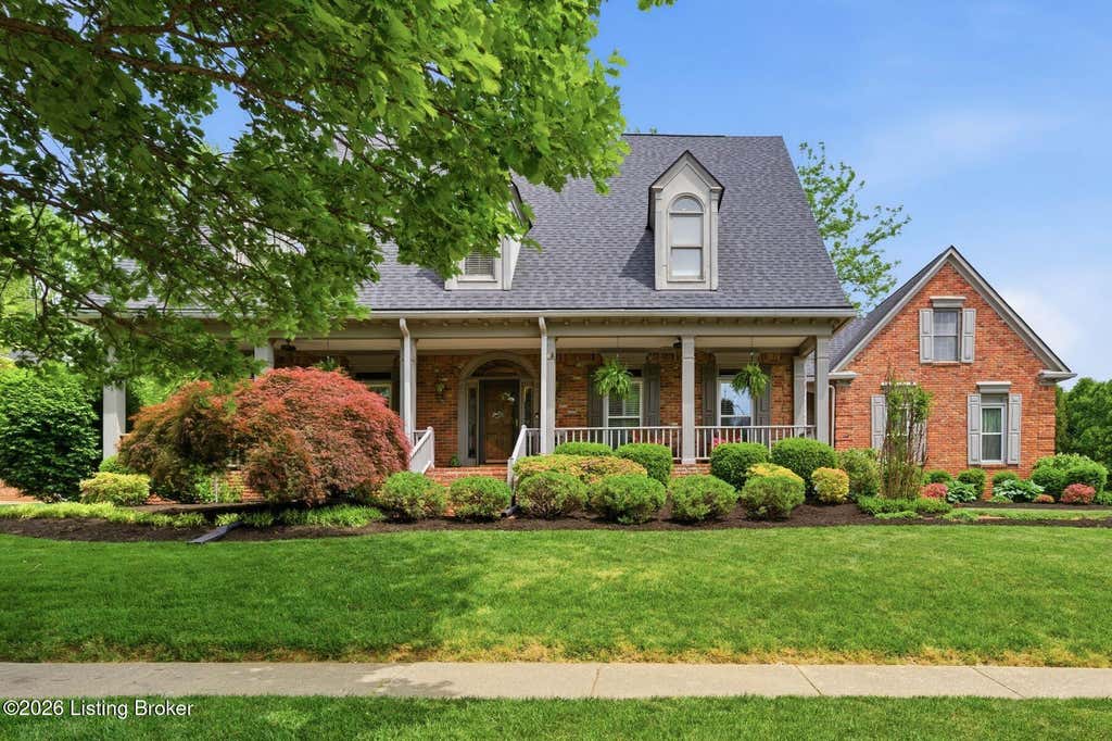 Photo of 303 Mockingbird Gardens Dr, Louisville, KY 40207 (MLS # 1724040)