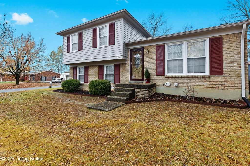 Photo of 8016 Cortland Dr, Louisville, KY 40228 (MLS # 1704320)