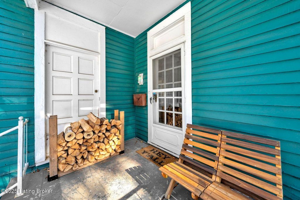 Photo of 2 Angora Ct, Louisville, KY 40206 (MLS # 1705434)