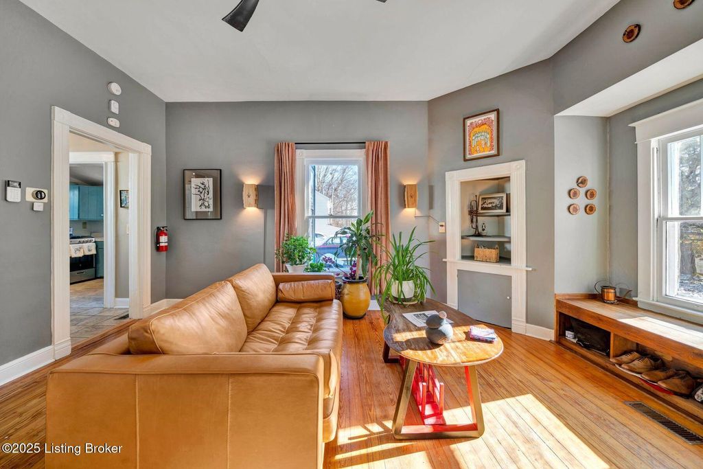 Photo of 2 Angora Ct, Louisville, KY 40206 (MLS # 1705434)