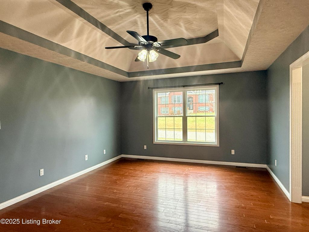 Photo of 110 N Howard St, Bardstown, KY 40004 (MLS # 1704213)