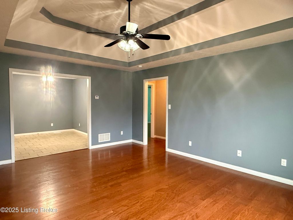 Photo of 110 N Howard St, Bardstown, KY 40004 (MLS # 1704213)