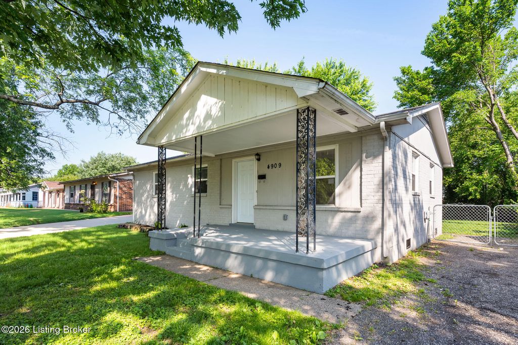 Photo of 4909 Shasta Trail, Louisville, KY 40218 (MLS # 1717951)