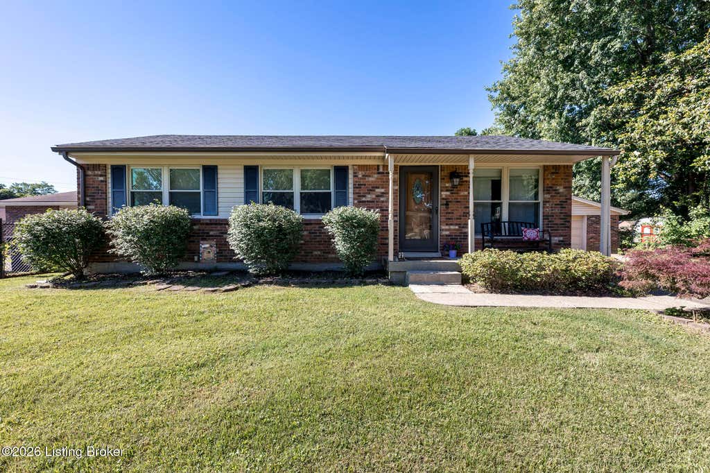 Photo of 5904 Paul Revere Ct, Louisville, KY 40229 (MLS # 1719626)