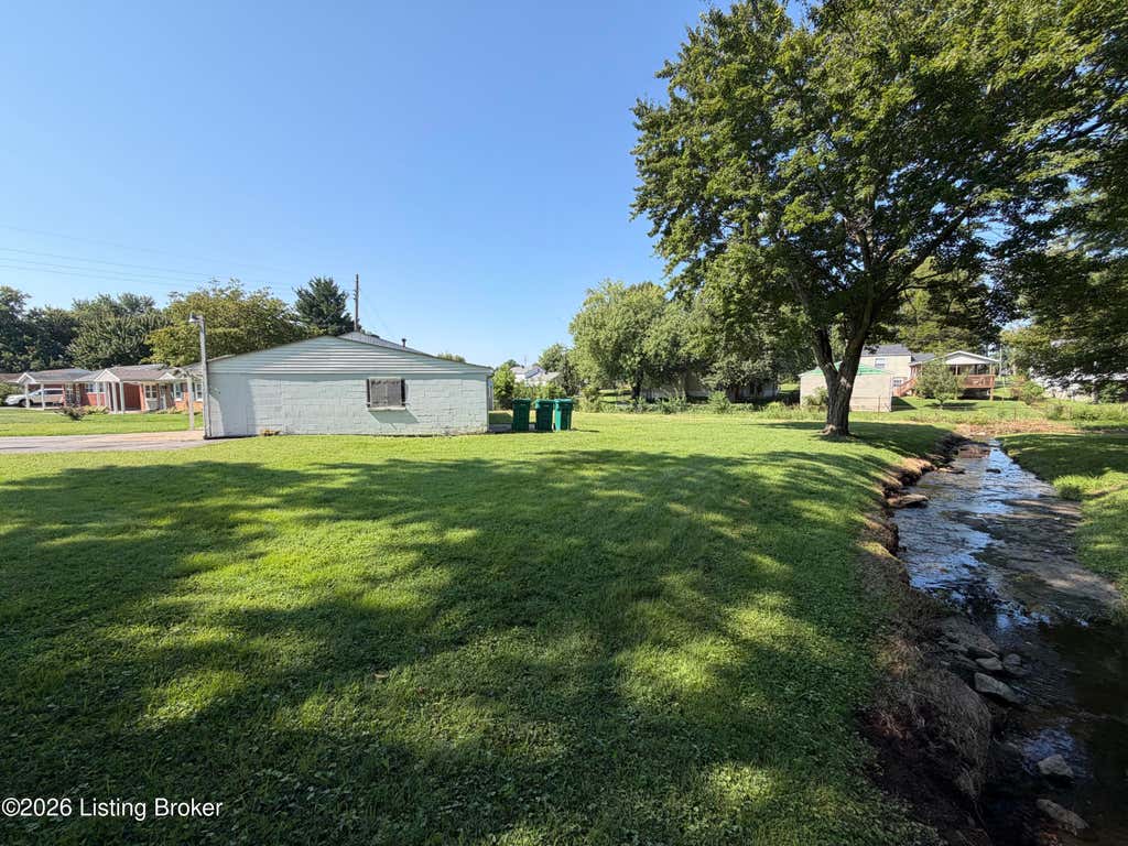Photo of 261 Springwood Dr, Louisville, KY 40229 (MLS # 1727331)