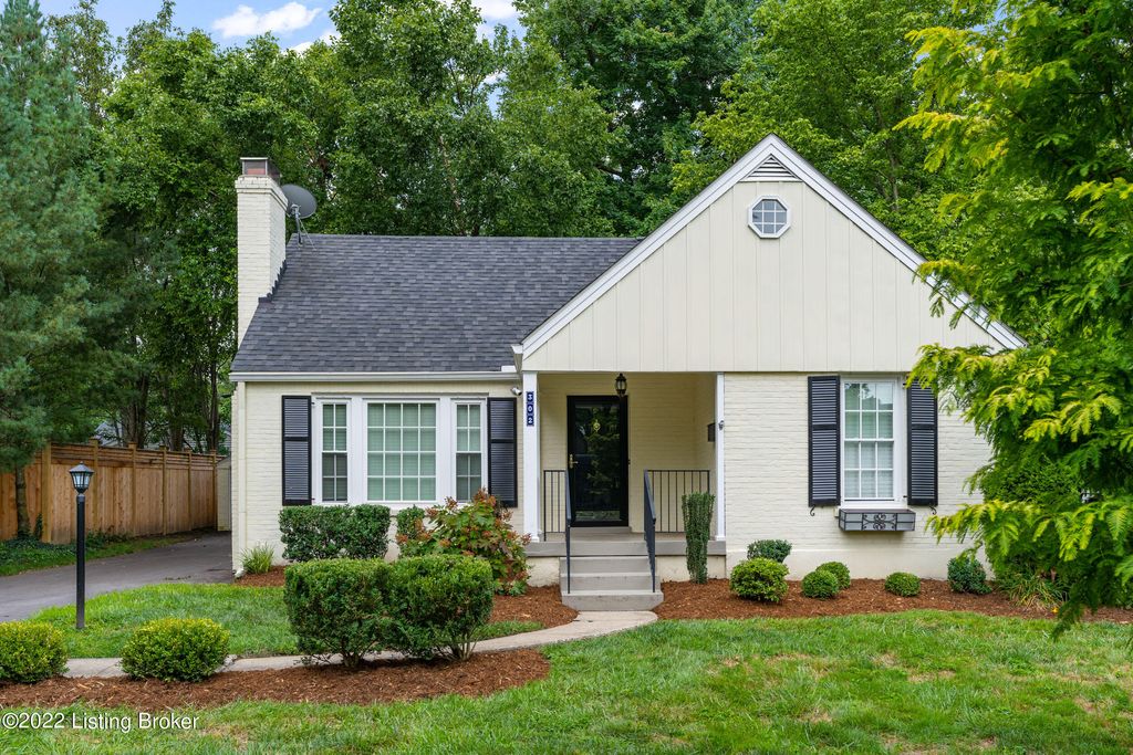 Photo of 302 Oread Rd, Louisville, KY 40207 (MLS # 1718888)