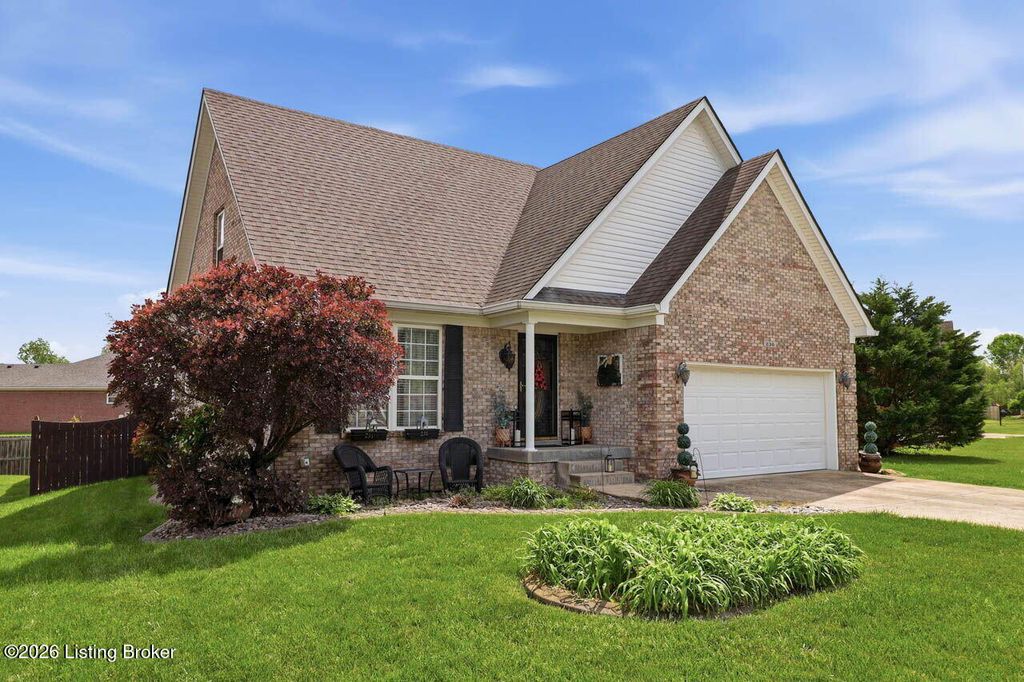 Photo of 236 Bentwood Dr, Shepherdsville, KY 40165 (MLS # 1715871)