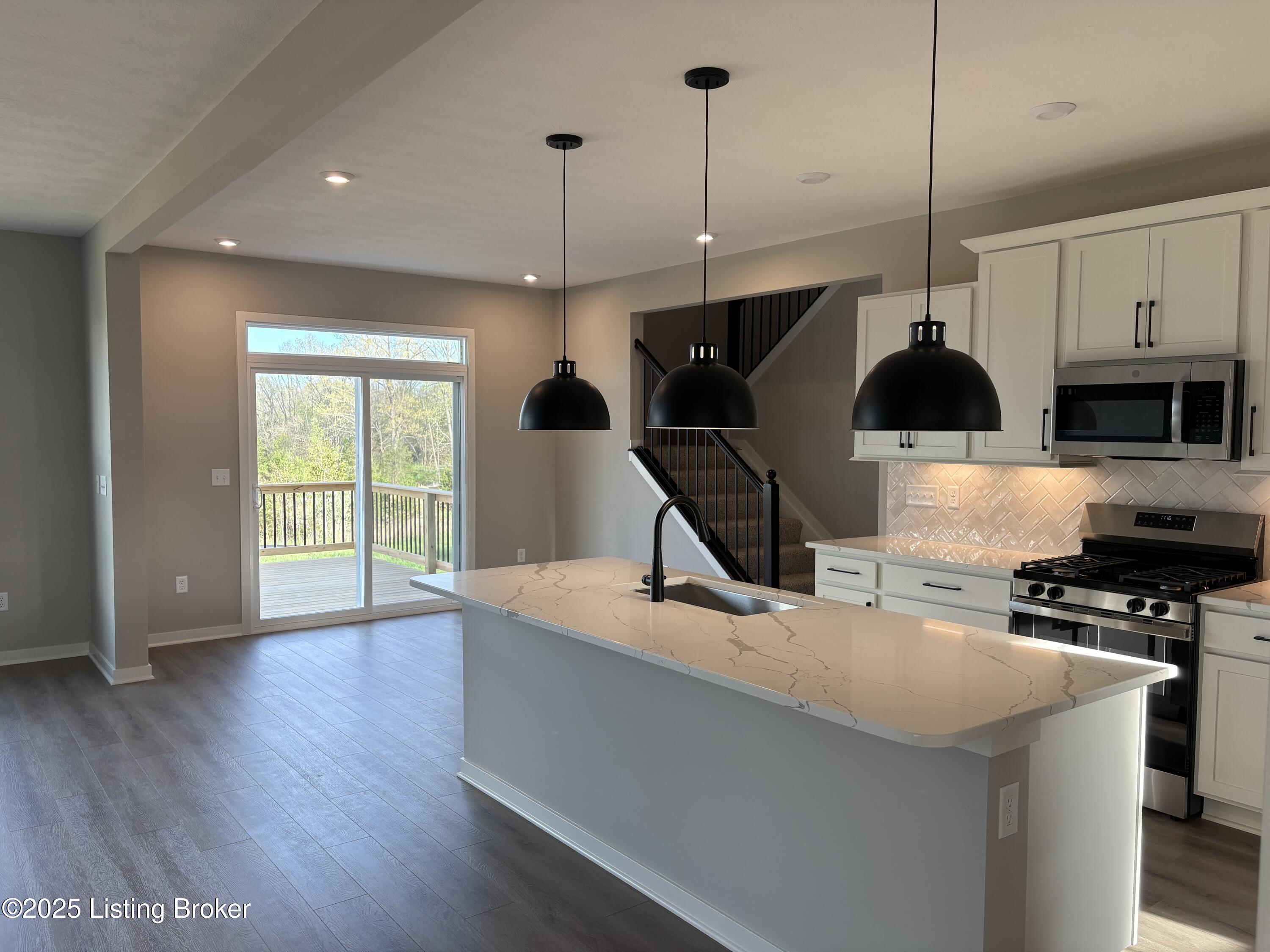 2222 Summit View Dr, La Grange, Kentucky image 2