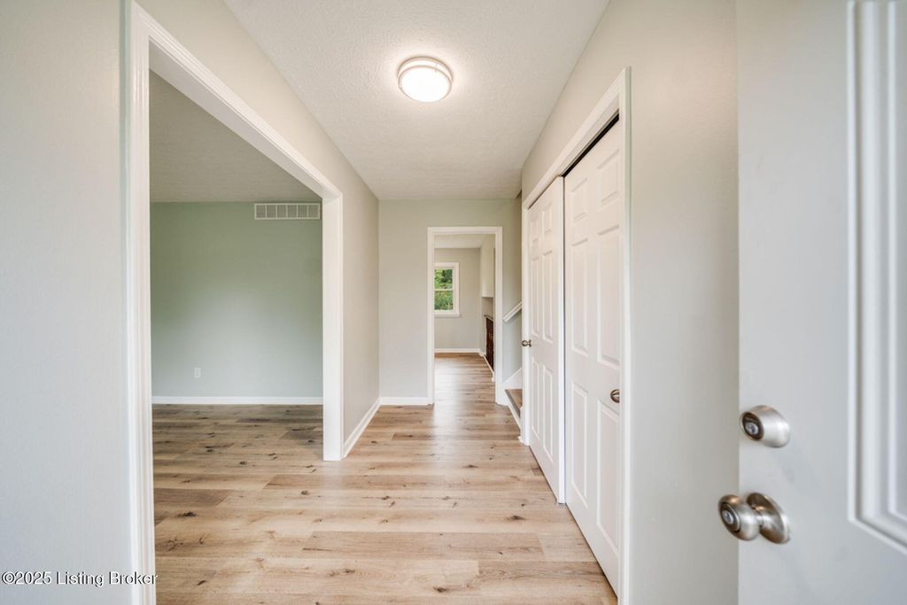 Photo of 2907 Carden Ln, La Grange, KY 40031 (MLS # 1699357)