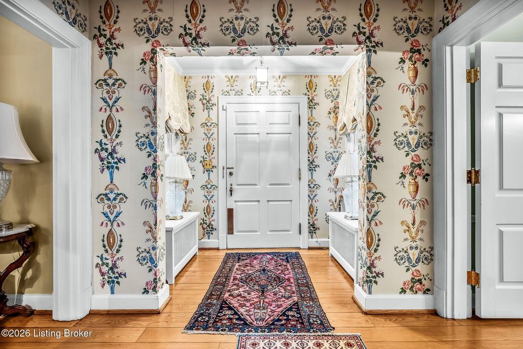 Photo of 408 Mayfair Ln, Louisville, KY 40207 (MLS # 1707715)