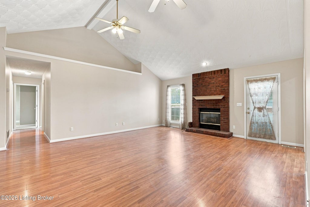 Photo of 417 Spring House Ln, Louisville, KY 40229 (MLS # 1728743)