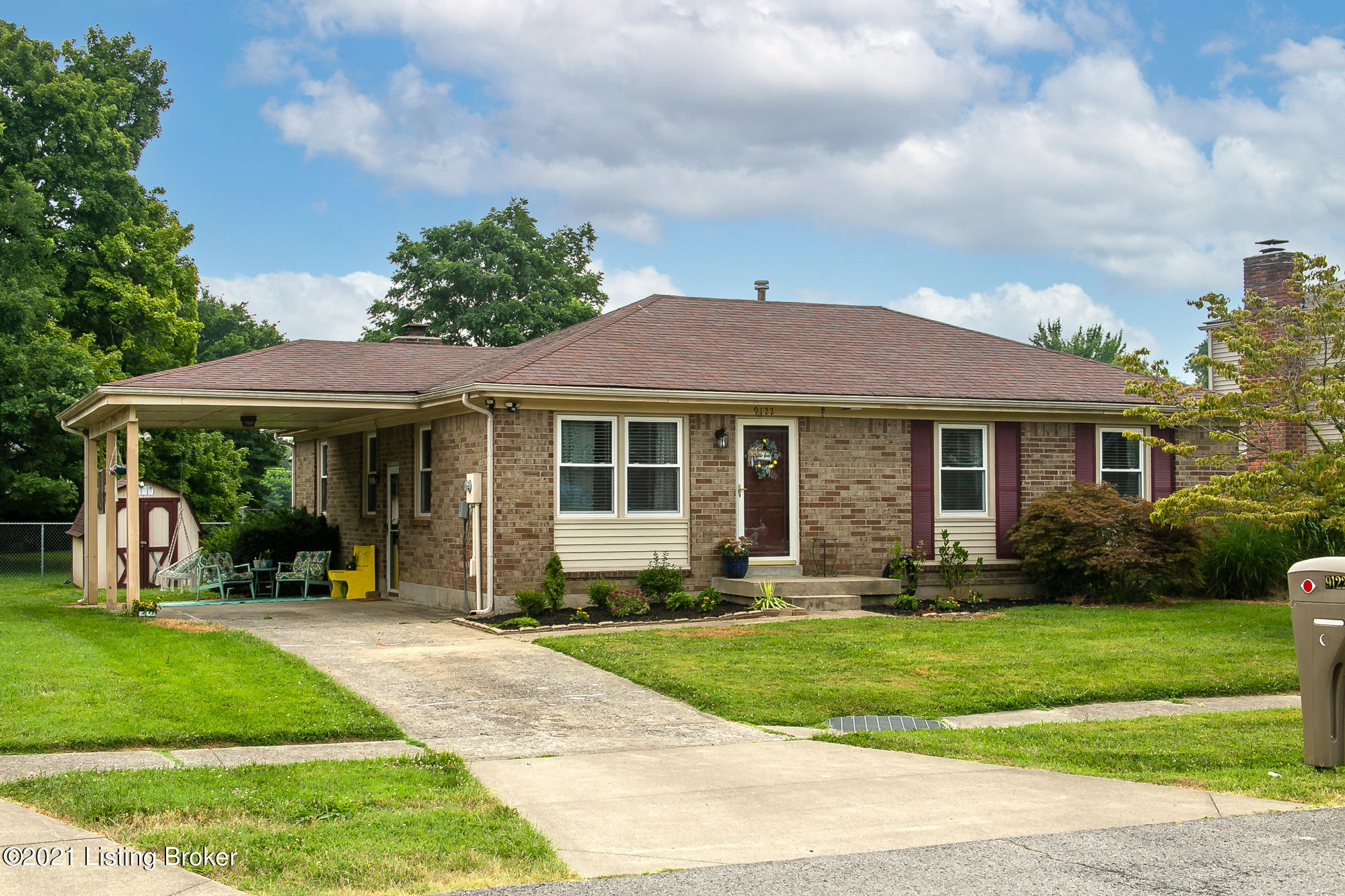Photo 1 of 35 — 9122 Brandywyne Dr, Louisville, KY 40291