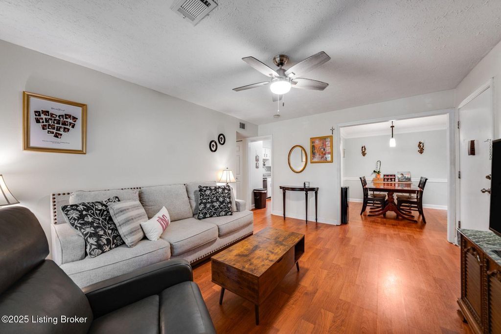 Photo of 514 Logsdon Ct, Douglass Hills, KY 40243 (MLS # 1702228)