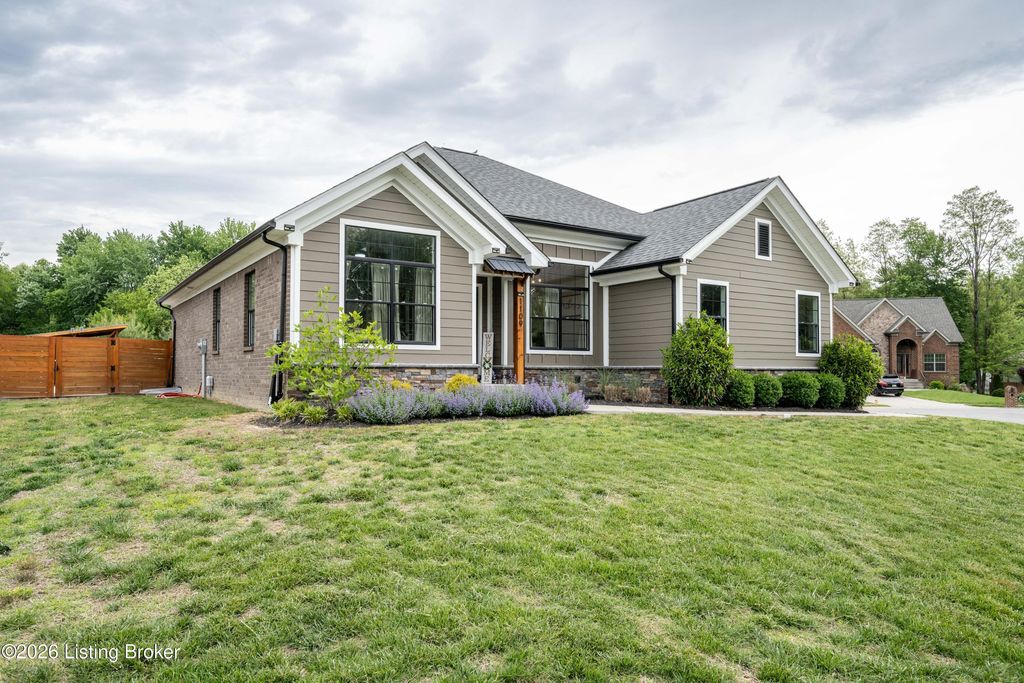 Photo of 1109 Dora Dr, Sellersburg, IN 47172 (MLS # 1715811)