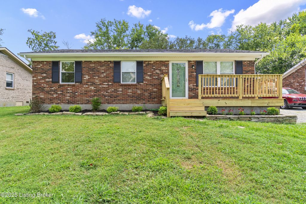 Photo of 603 Powell St, La Grange, KY 40031 (MLS # 1695404)