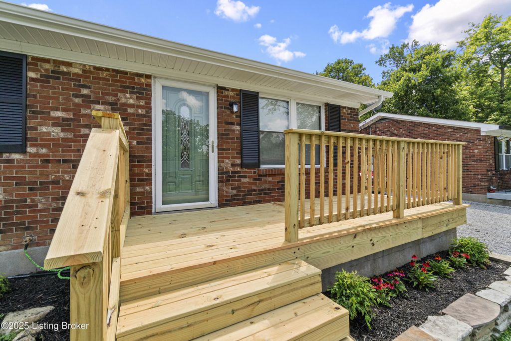 Photo of 603 Powell St, La Grange, KY 40031 (MLS # 1695404)