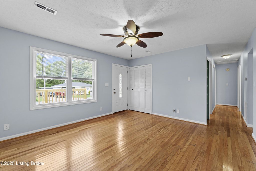 Photo of 603 Powell St, La Grange, KY 40031 (MLS # 1695404)