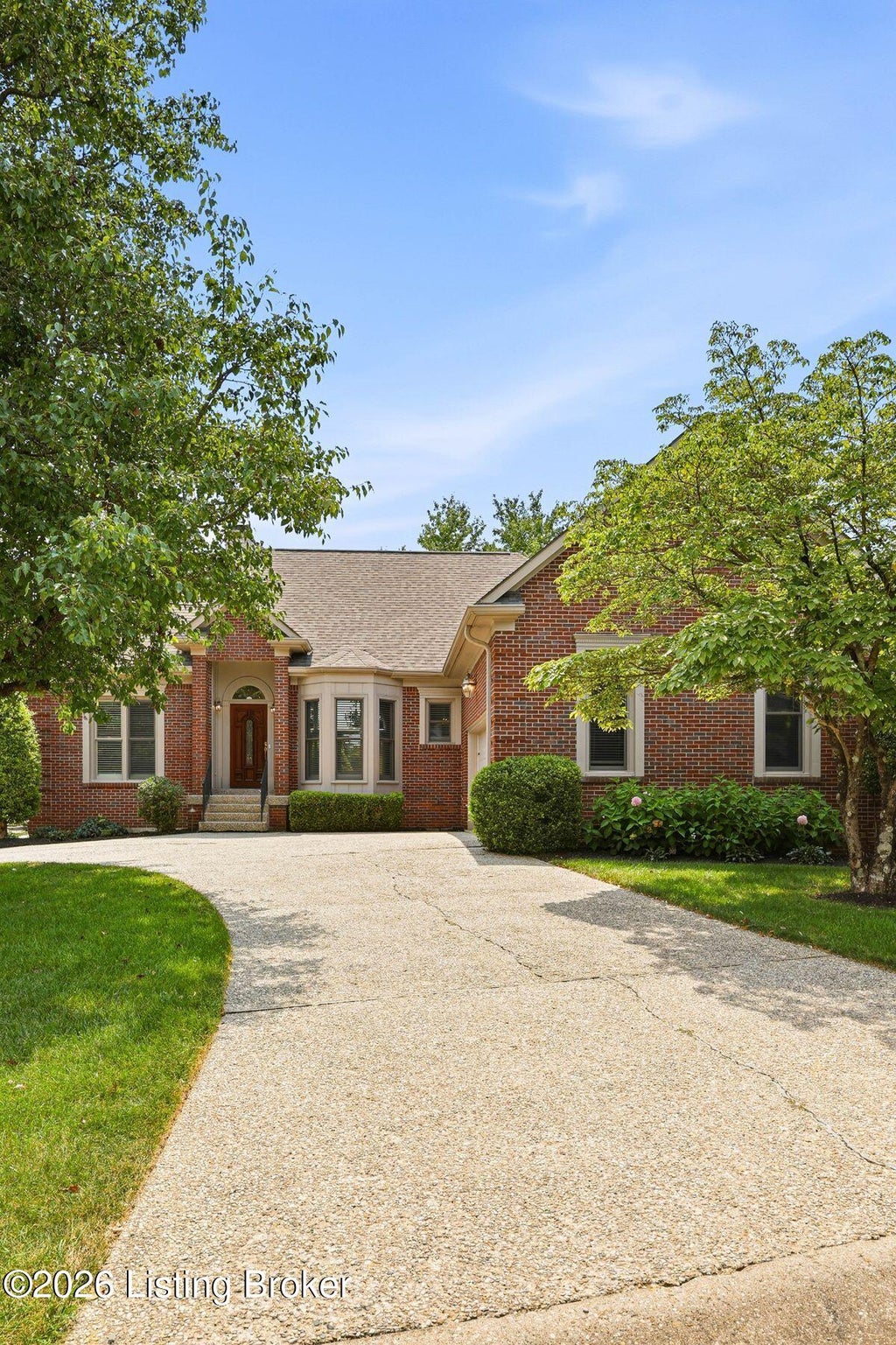 Photo of 8011 Cedar Glen Ln, Louisville, KY 40291 (MLS # 1718556)