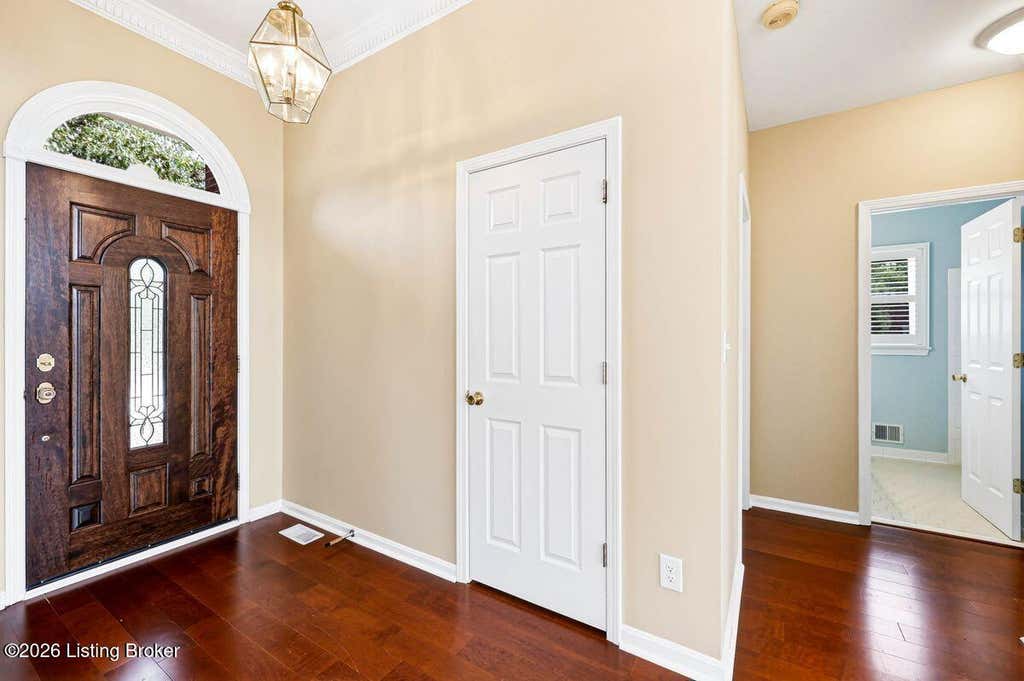 Photo of 8011 Cedar Glen Ln, Louisville, KY 40291 (MLS # 1718556)