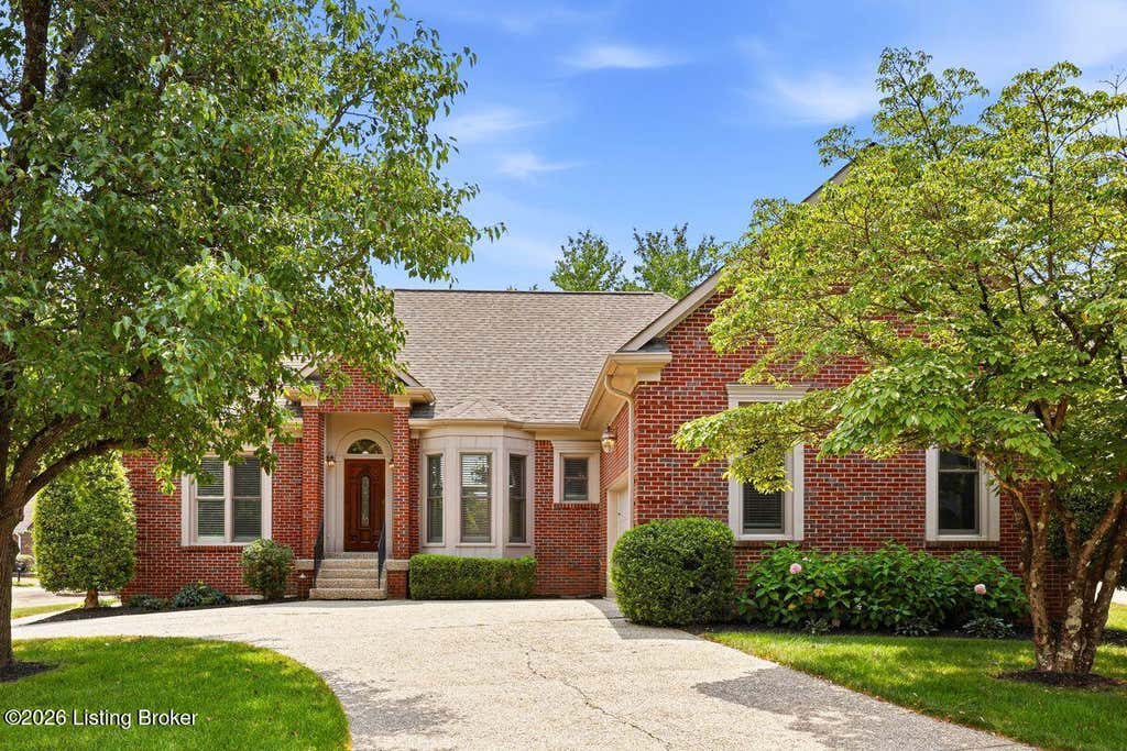 Photo of 8011 Cedar Glen Ln, Louisville, KY 40291 (MLS # 1718556)