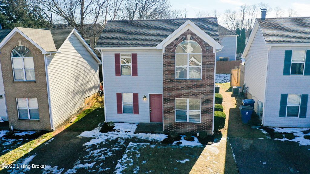 Photo of 12408 Kiawah Ct, Louisville, KY 40245 (MLS # 1709044)