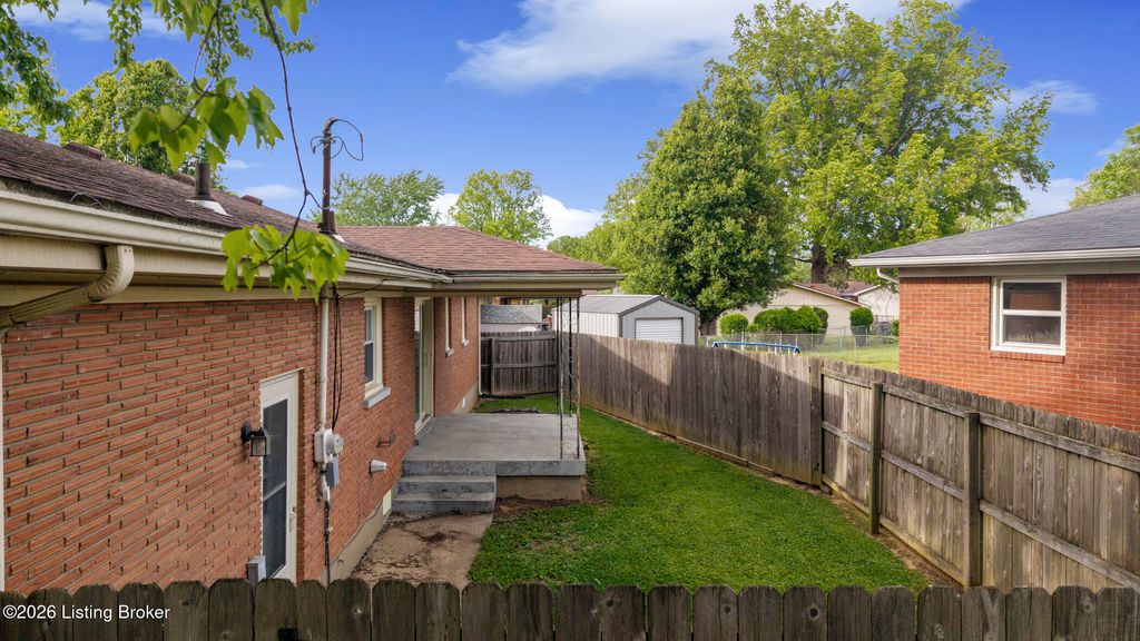 Photo of 1509 Anna Ln, Louisville, KY 40216 (MLS # 1715360)