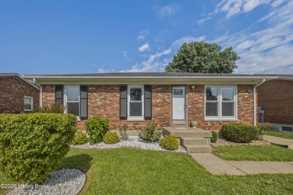 Photo of 6708 Tamarind Ct, Louisville, KY 40219 (MLS # 1721847)