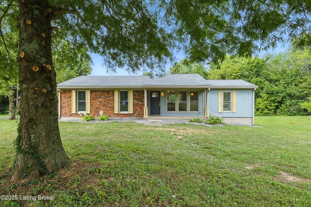 Photo of 1832 Bass Cir, La Grange, KY 40031 (MLS # 1696334)