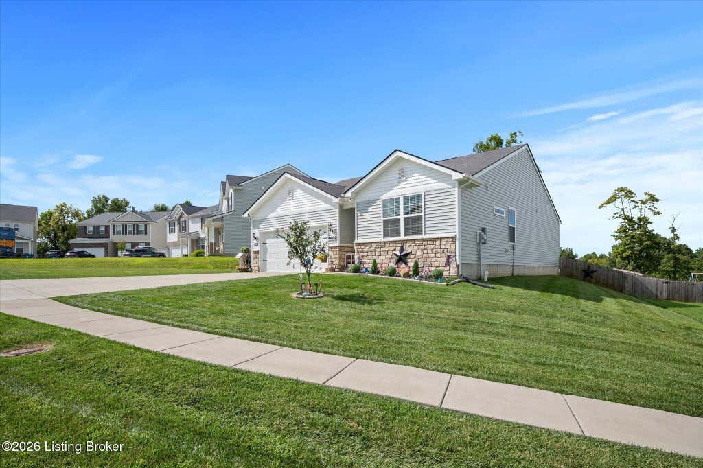 Photo of 4002 White Pine Ln, La Grange, KY 40031 (MLS # 1727078)