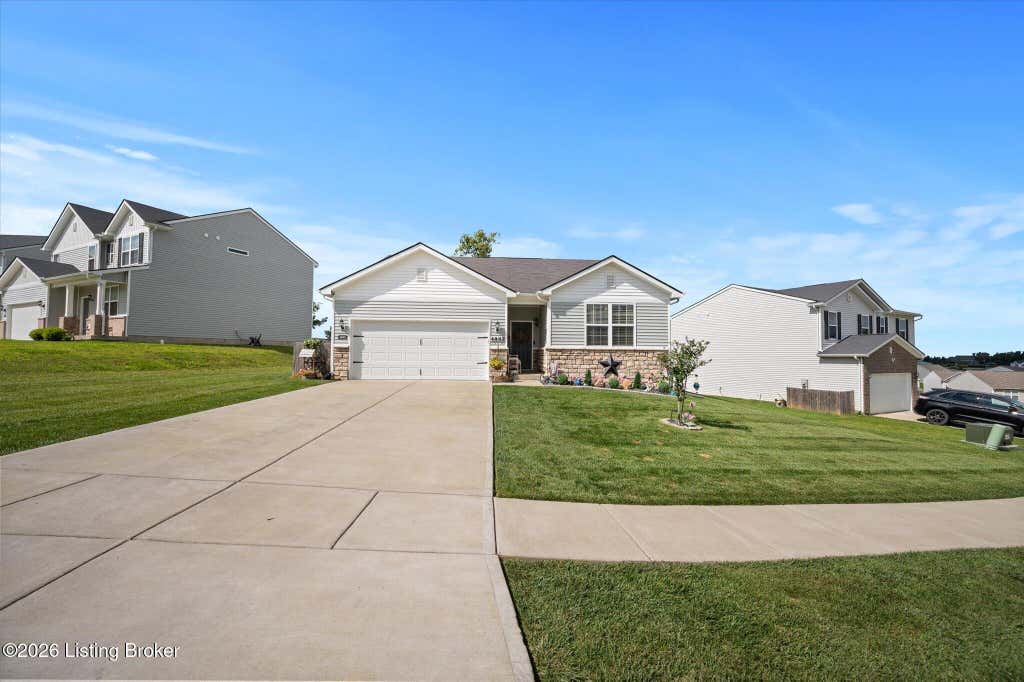 Photo of 4002 White Pine Ln, La Grange, KY 40031 (MLS # 1727078)