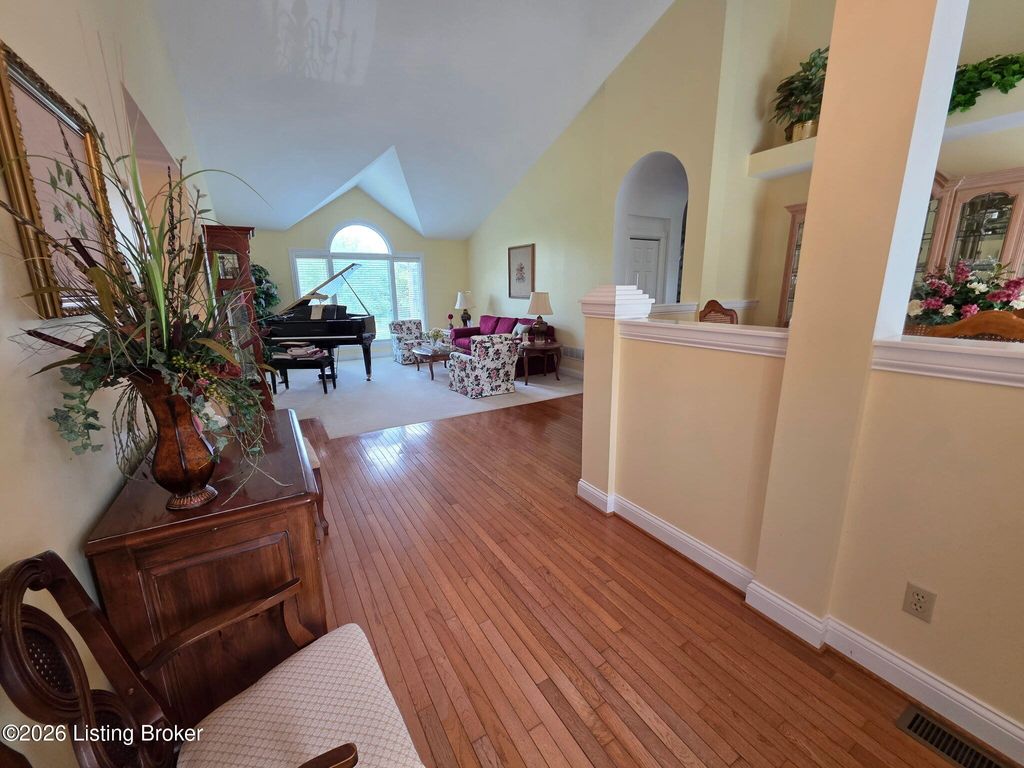 Photo of 102 Lakeview Dr, Springfield, KY 40069 (MLS # 1716038)