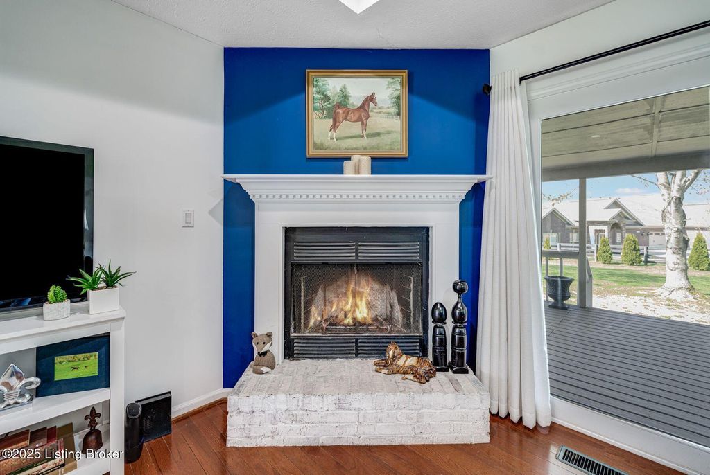 Photo of 528 Navaho Rd, Shelbyville, KY 40065 (MLS # 1708390)