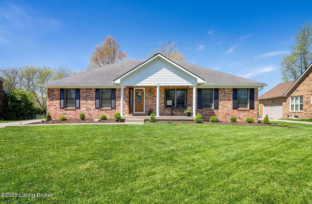 Photo of 528 Navaho Rd, Shelbyville, KY 40065 (MLS # 1708390)