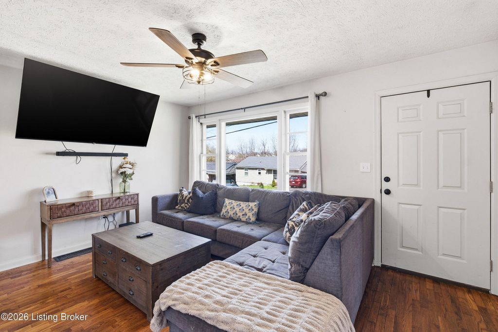 Photo of 1728 Cherry Ln, Shelbyville, KY 40065 (MLS # 1712299)