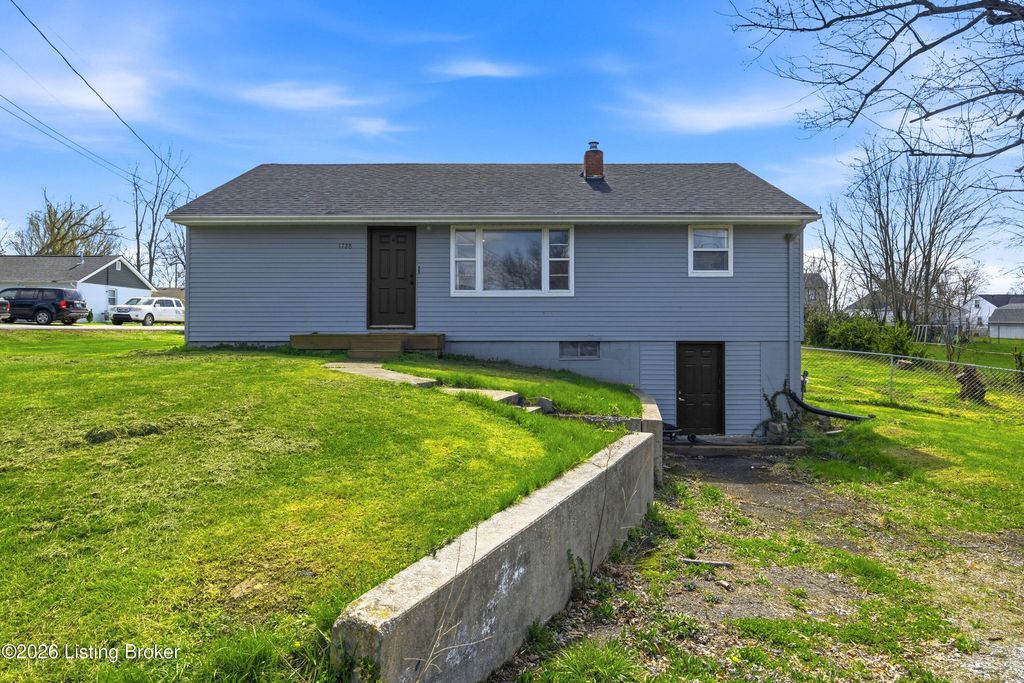 Photo of 1728 Cherry Ln, Shelbyville, KY 40065 (MLS # 1712299)