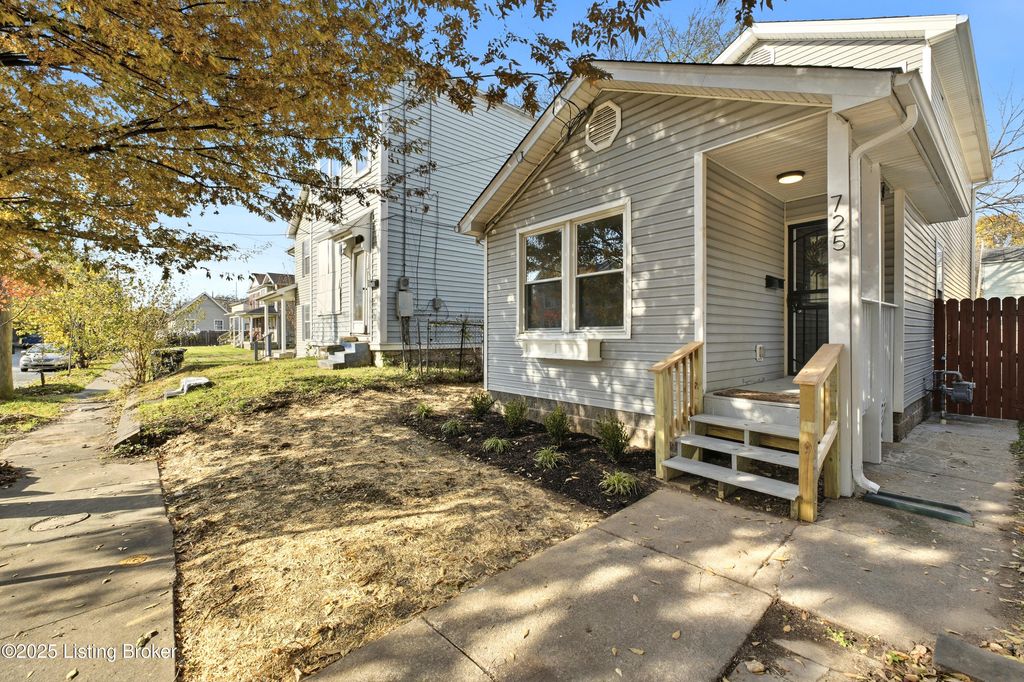 Photo of 725 Speckert Ct, Louisville, KY 40203 (MLS # 1703550)