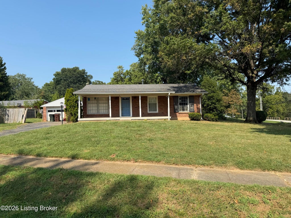 Photo of 10326 Gina Dr, Louisville, KY 40223 (MLS # 1729488)