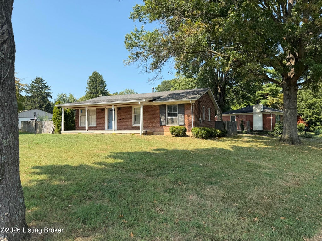 Photo of 10326 Gina Dr, Louisville, KY 40223 (MLS # 1729488)